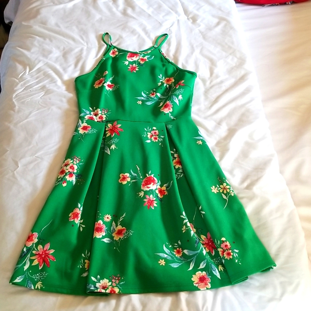 Green, floral print dress. Size Medium. Worn once.